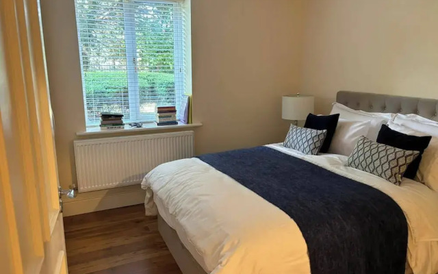 Modern Apt 3 Bedrooms Near Dundrum