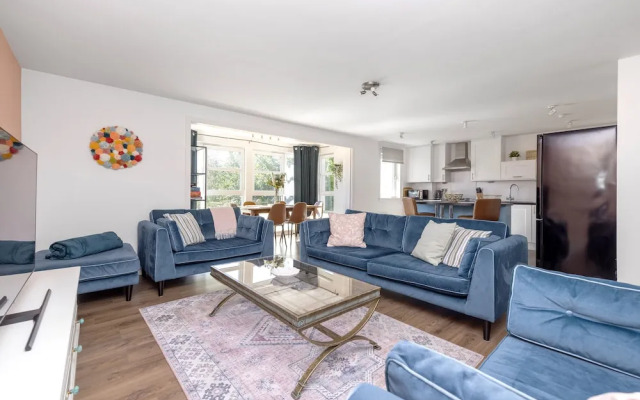 JOIVY Stunning 2-Bed Flat W/ Free Parking