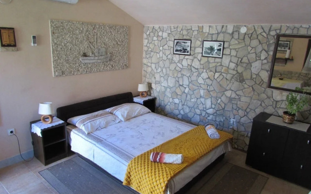 Charming Unique Apartment For 4