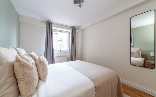 Trendy Flat in St Katharine
