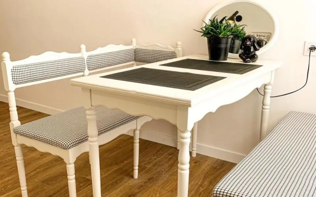 Birdie Home at Nauky metro