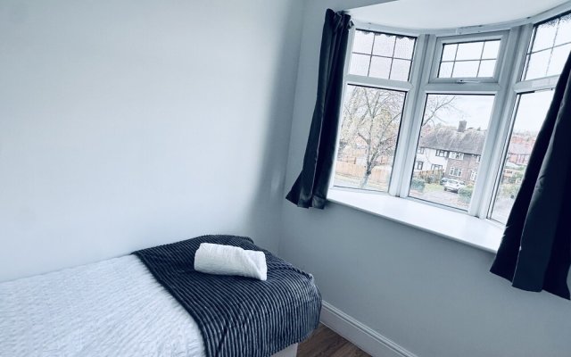 Inviting 3-bed House in Nottingham Central