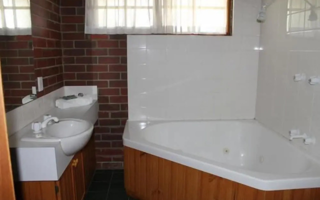 Aristocrat Waurnvale Motel