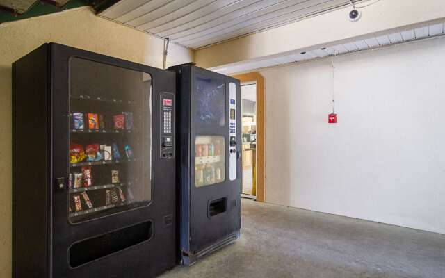 Super 8 by Wyndham Darien