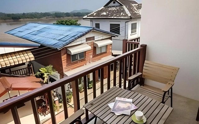 Sri Chiangkhan Hotel