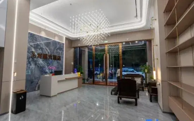 Longsheng Grand Hotel (Fangchenggang High-Speed Rail North Station)