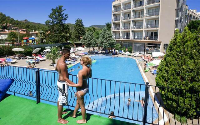 Voxx Resort