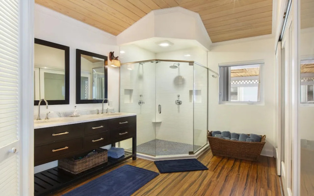 Neptune Cove 5 Bedroom Home