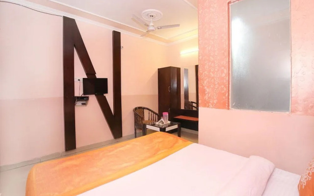 OYO 12155 Hotel Awdesh Inn