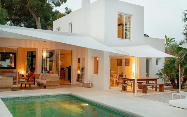 Lavish Villa Near Cala Llonga