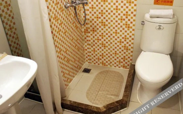 Home Inn (Baicheng Zhongxing Dongda Road, Citizen Square) (Unavailable)
