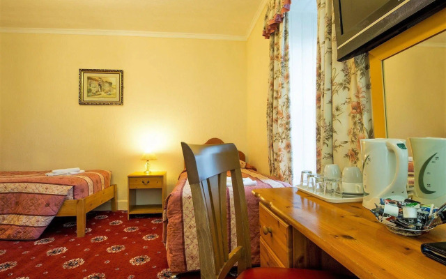 Cumberland Hotel