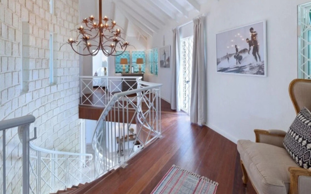 Sunny Vacation Villa 11