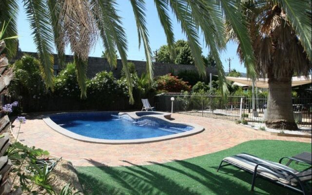 Golden Leaf Motor Inn