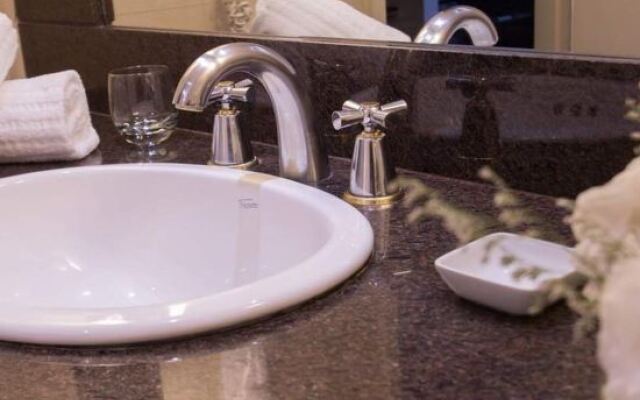 Howard Johnson by Wyndham Plaza Hotel Mayorazgo