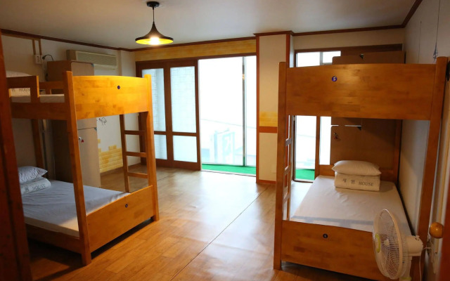 Yes Guesthouse - Hostel