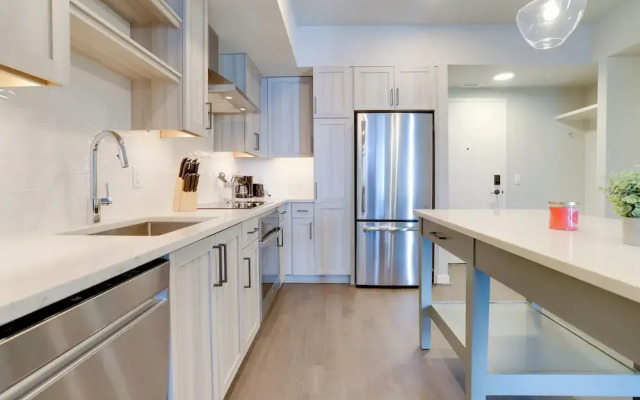 Bright Apartment with Great Amenities