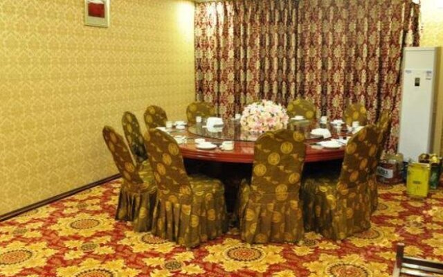 Shangri-La Zhenglong Holiday Hotel