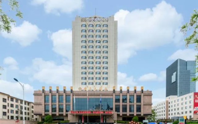 Linyi Ronghua Hotel (People's Square Railway Station)