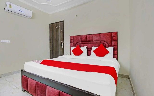 OYO Flagship IAE522 Hotel Cozzy Homes Stay