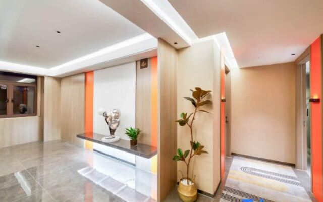 Three Cats Hotel (Guangsha Construction College)