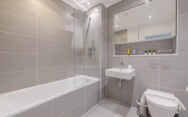 Spacious 4BD Townhouse - Near Stratford City!