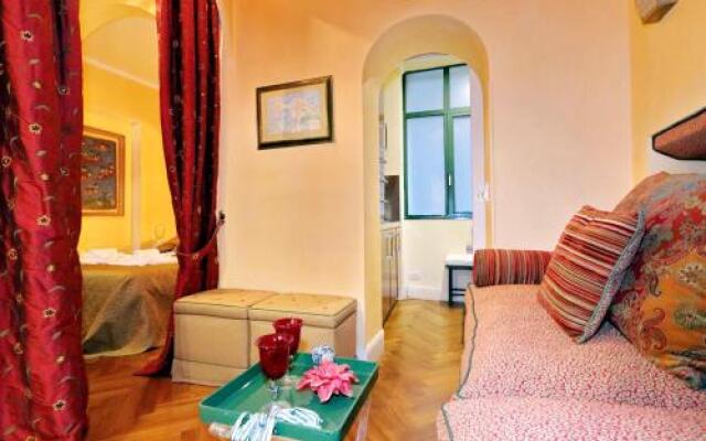 Pantheon charming apartment