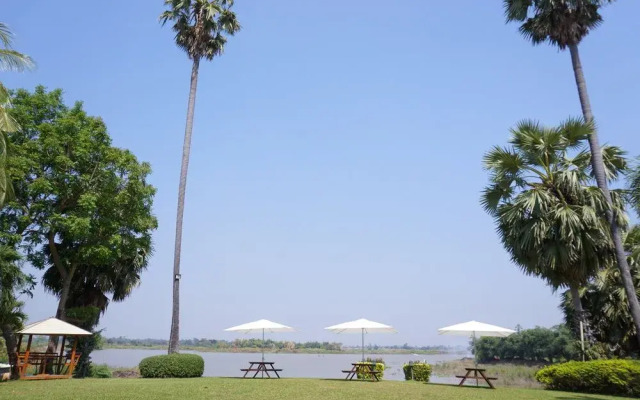 Uthai River Lake Resort