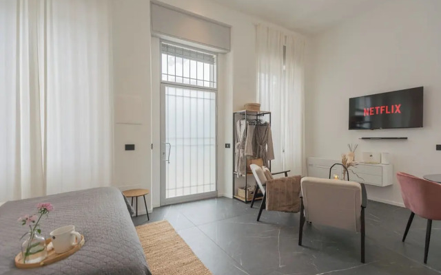 Piccola Como Lotus by Rent all Como