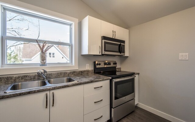 Spacious DAL & Downtown Apartments