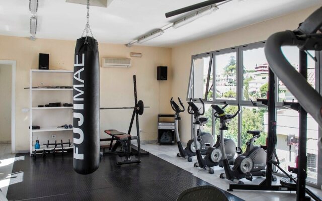 2BR  Apartment with Sea View, Gym and Pool Ref 129