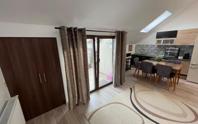 Diana’s Crib Aparthotel M14