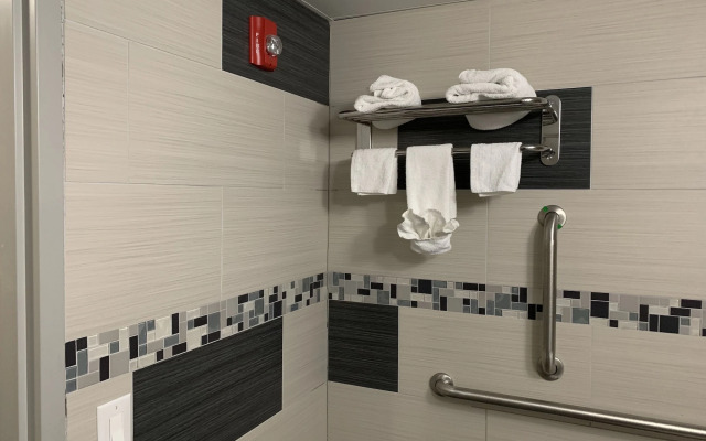 Red Carpet Inn Elmwood Park