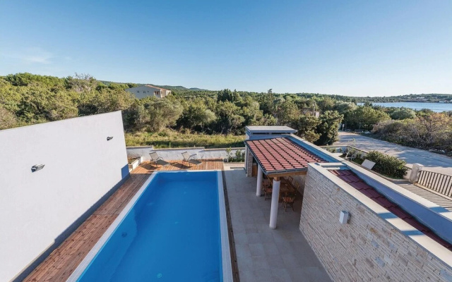 Stunning Home in Veli Rat With Wifi and 2 Bedrooms