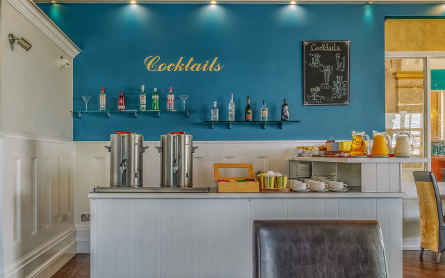 Muthu Westcliff Hotel (Near London Southend Airport)