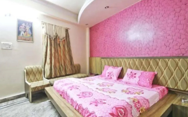 OYO 10961 near Railway Station