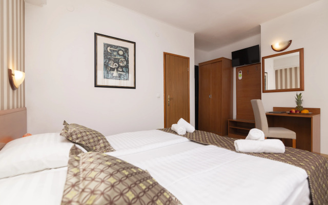 Hotel Neboder