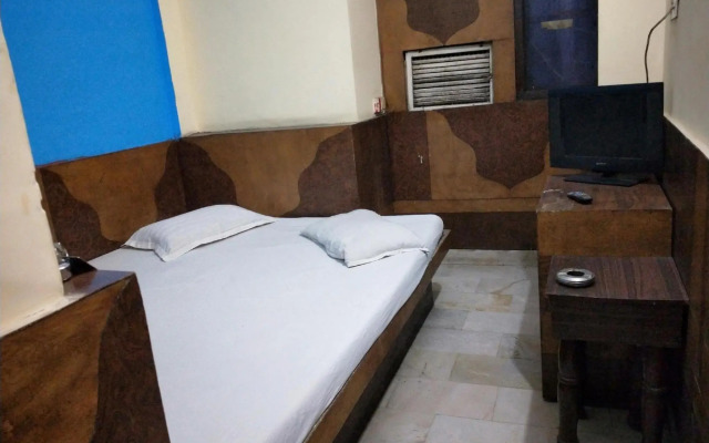 Mahesh Hotel