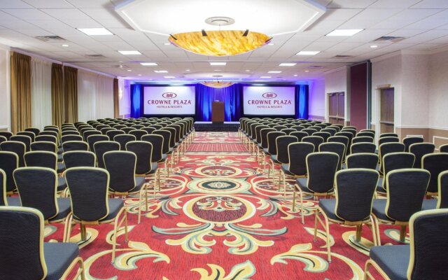 Crowne Plaza Hotel Chicago-Northbrook