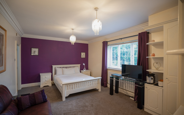 OYO Oakcroft Guest House Manchester Airport