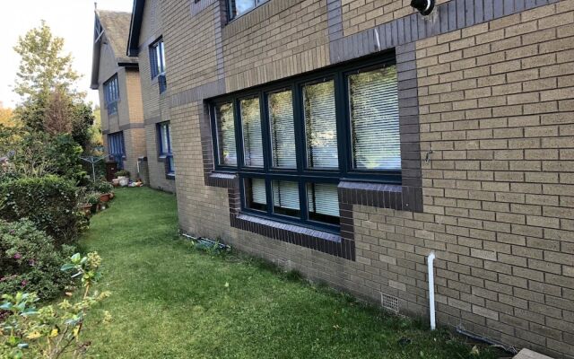 Super 2 Bedroom Flat near Dalkeith Town Center