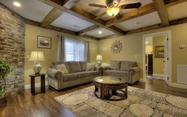 Running Bear #3375 3 Bedroom Cabin