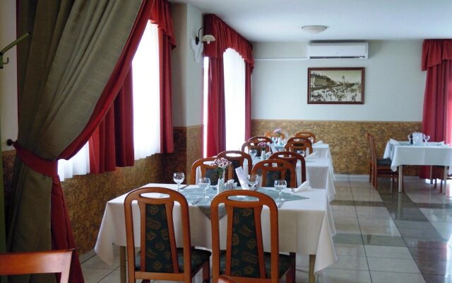 Hotel Platan