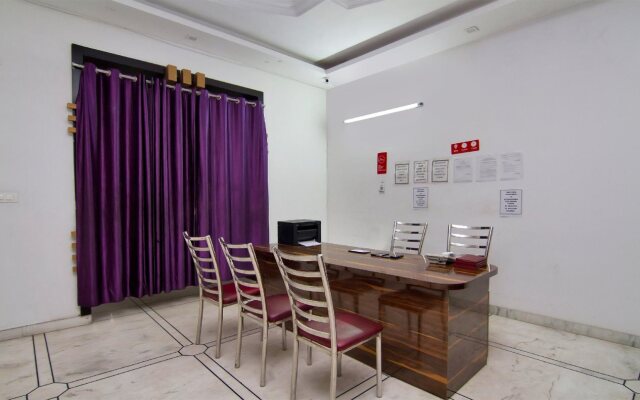 JK Hotel By OYO Rooms