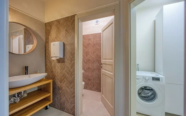 Hedonistic Vineyard Estate With Hot Tub