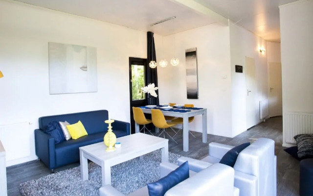 Holiday Park Home With Modern Charm