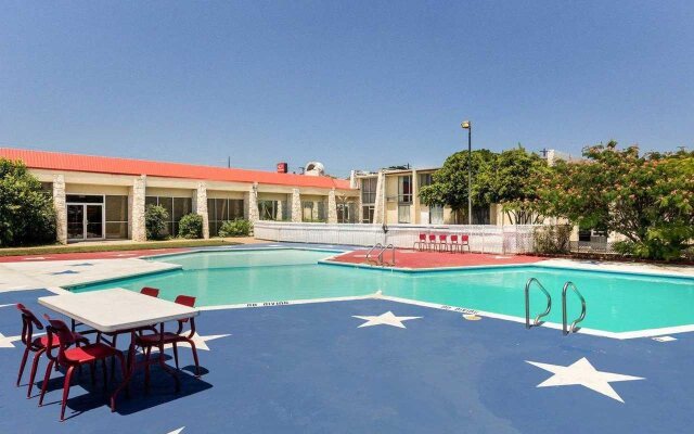 Econo Lodge Kerville