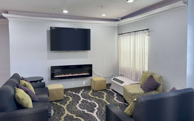 La Quinta Inn & Suites by Wyndham Tulare