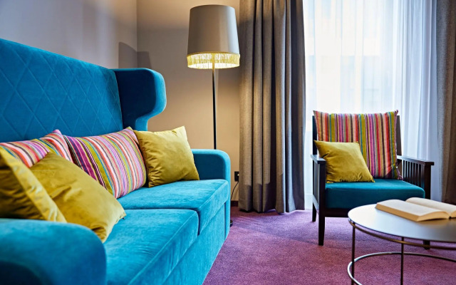 Me and All Hotel Dusseldorf Oberkassel, by Hyatt