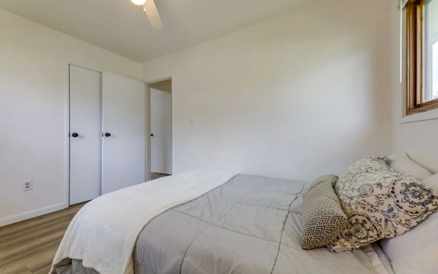 Well-equipped Dayton Home: 5 Mi to University!